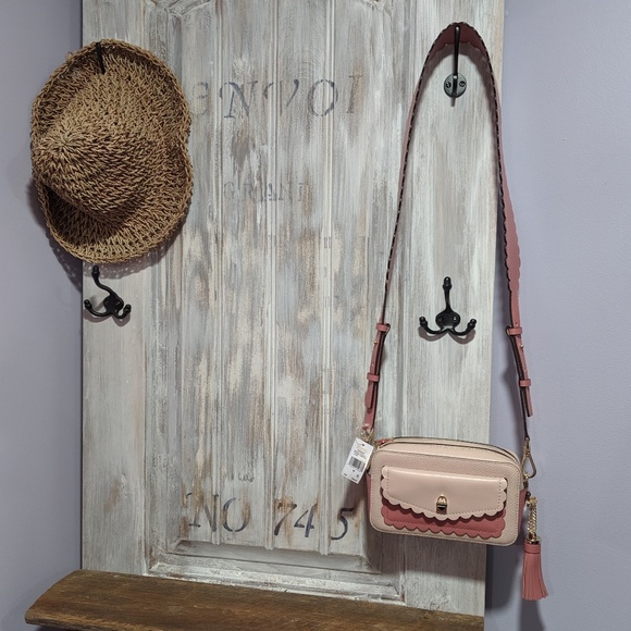 MICHAEL Michael Kors Handbags - Michael Kors soft pink small pocket camera bag